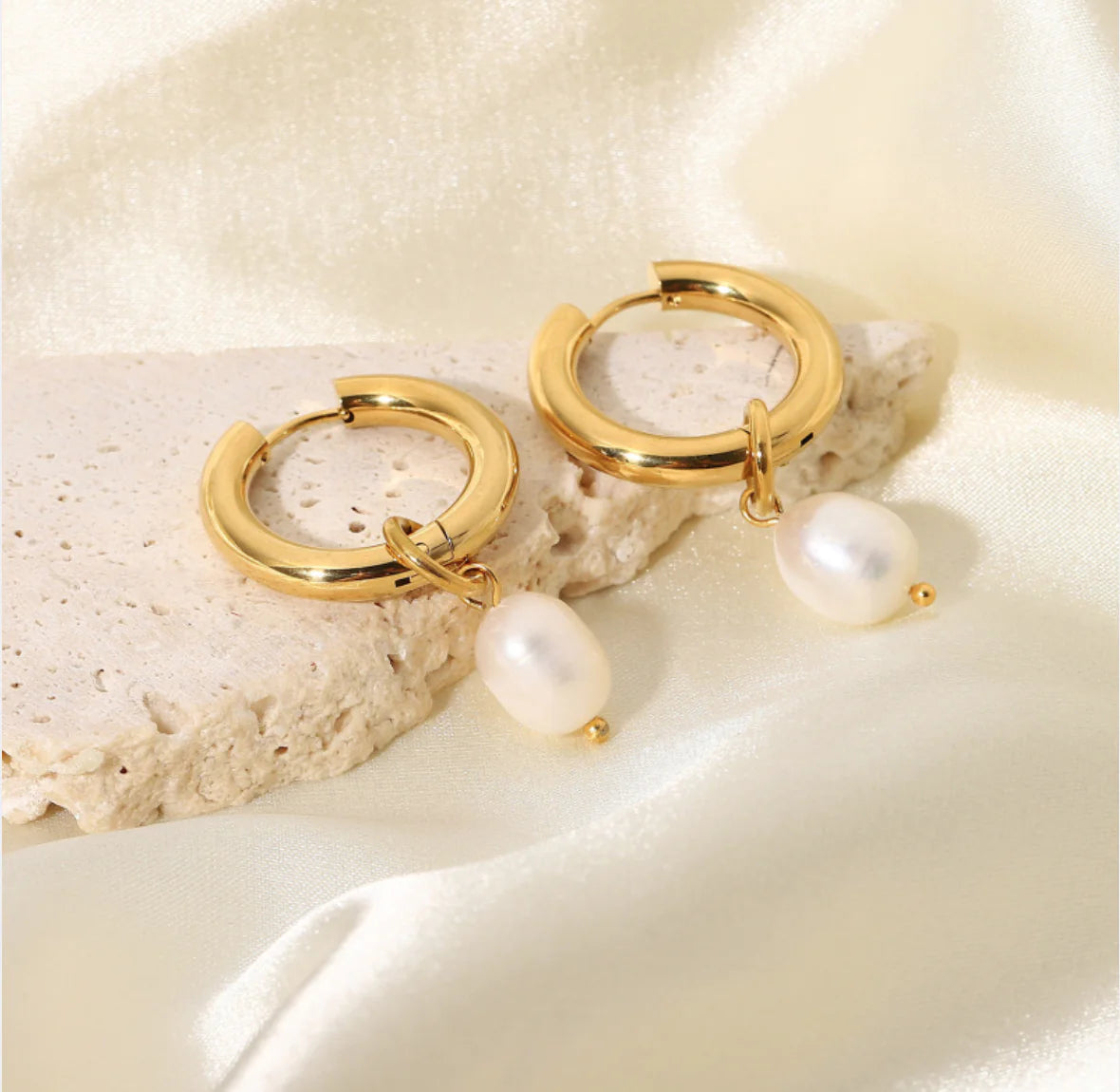Elora Drift - Pearl Earrings